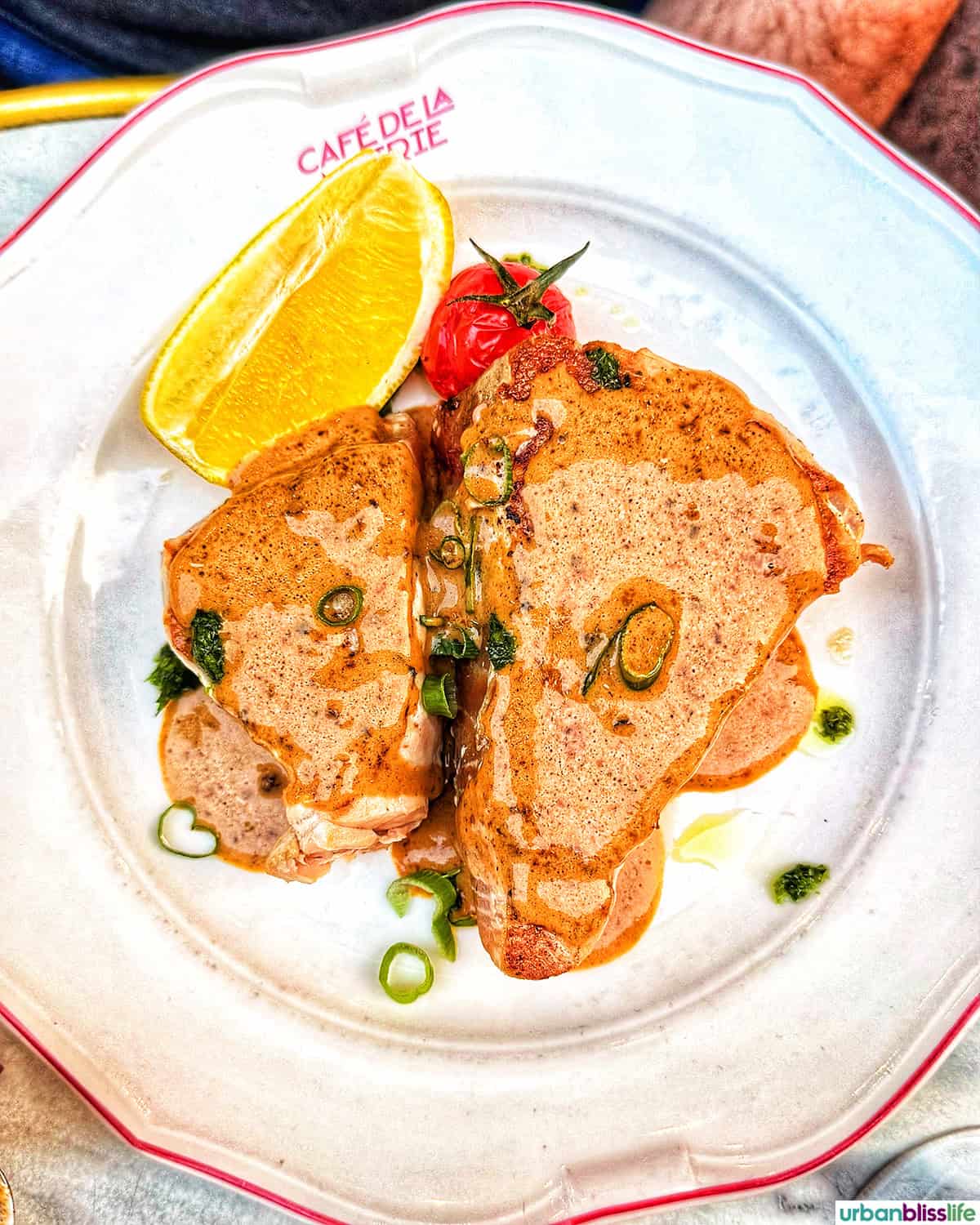 tuna pepper steak at cafe de la mairie in montpellier, france