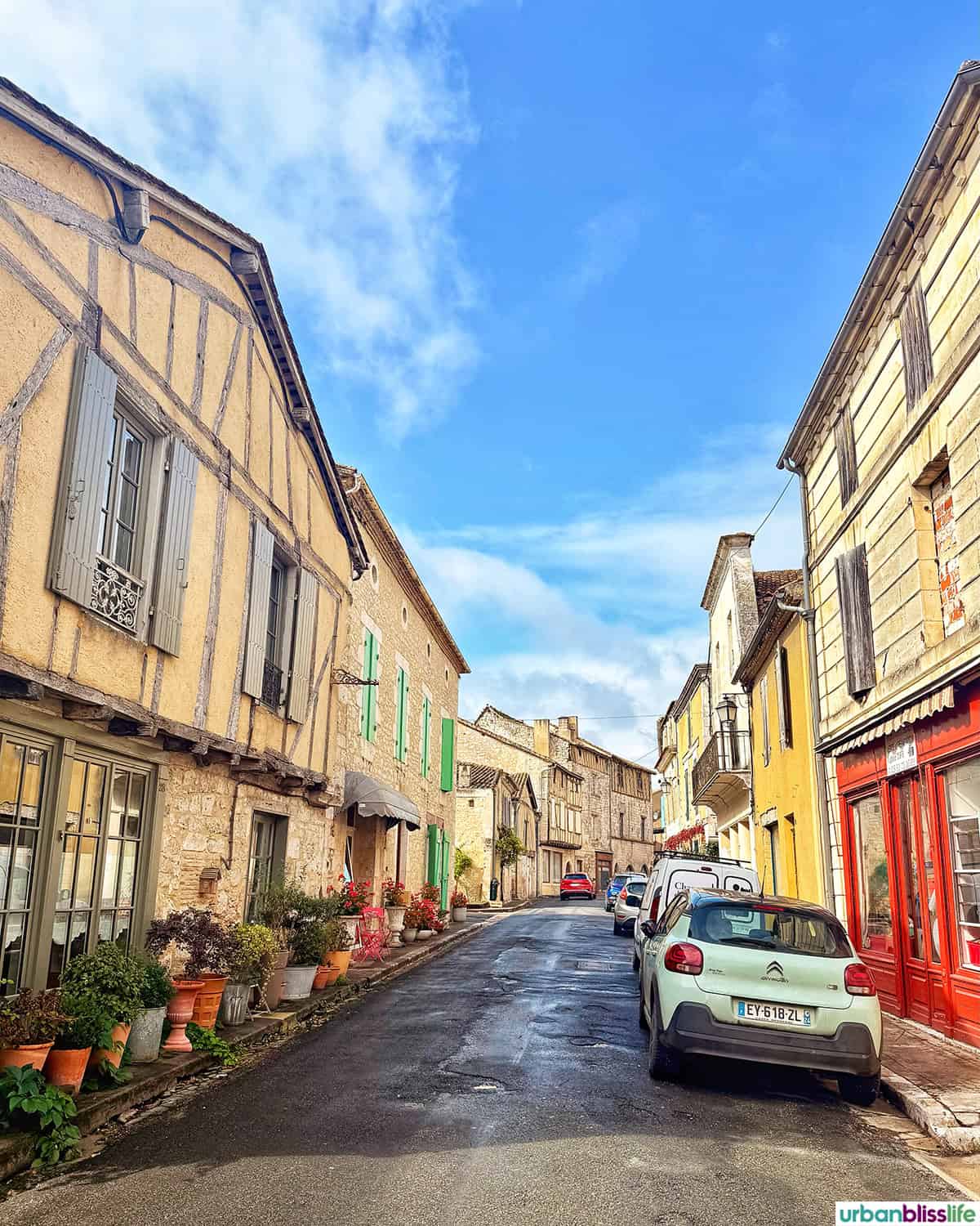 quaint street in issigeac france