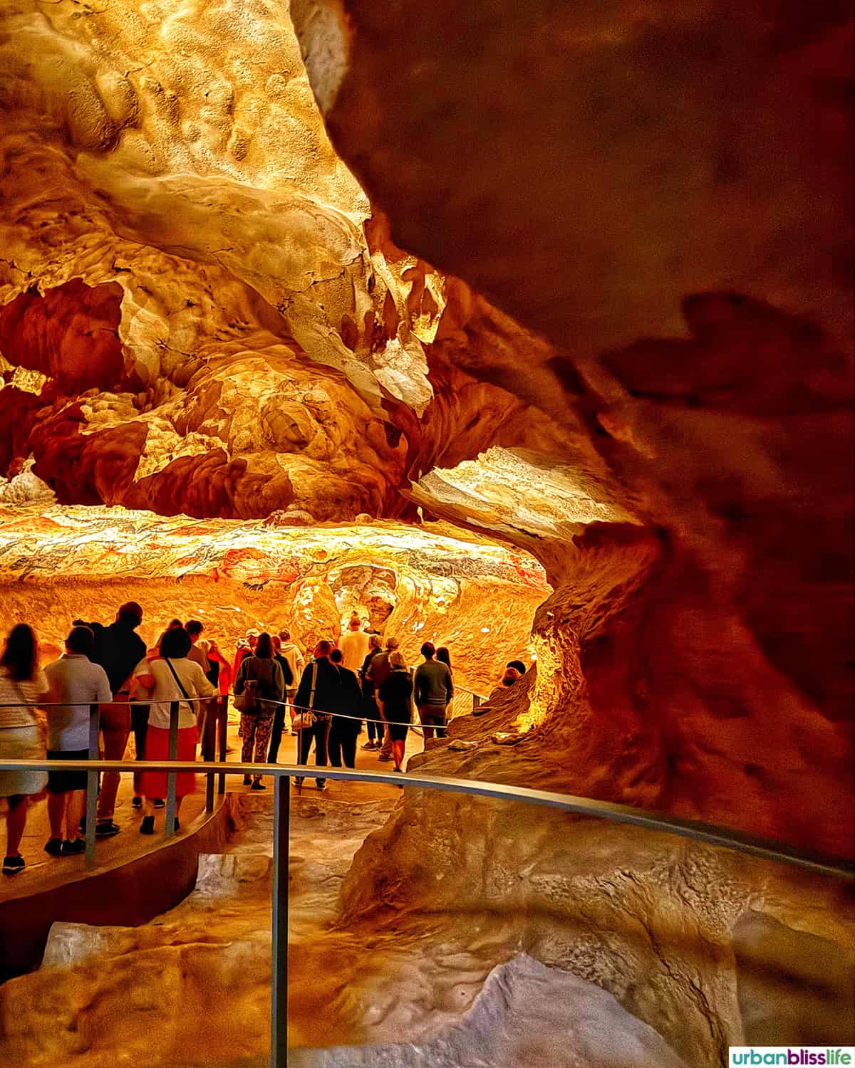 inside of lascaux caves in france