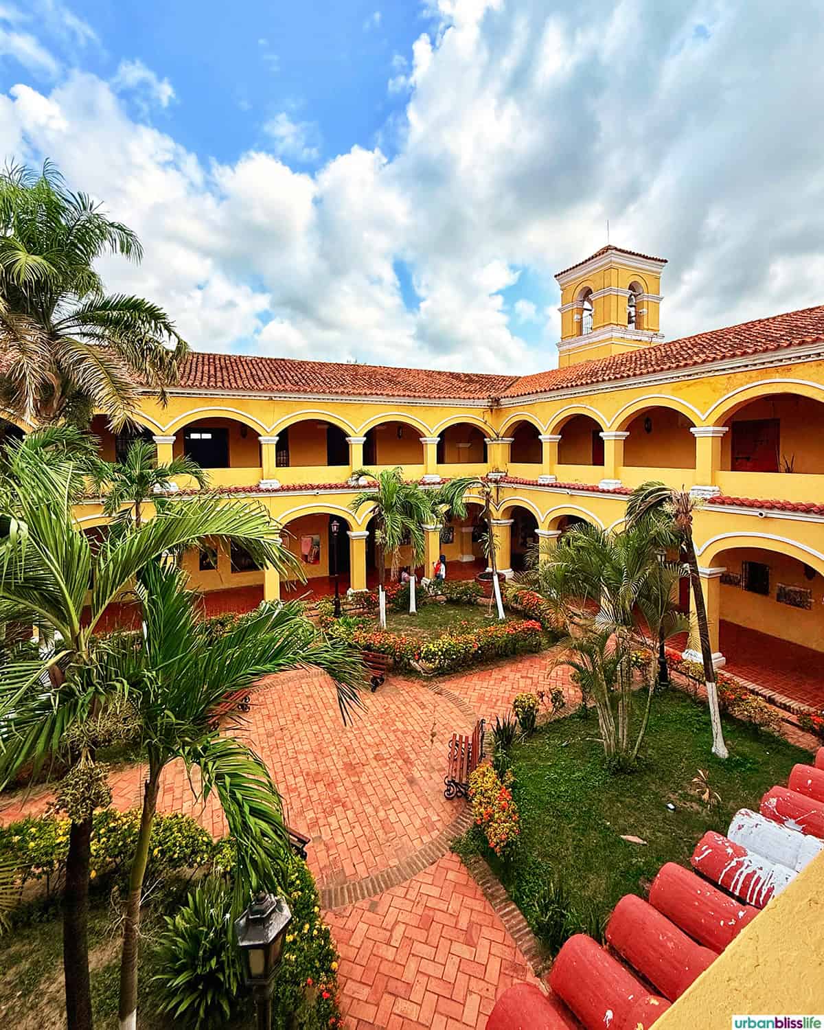 city hall building in Santa Cruz de Mompox, Colombia.