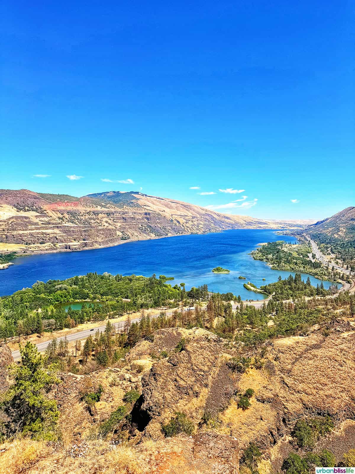 Columbia River Gorge from Rowena Crest viewpoint.